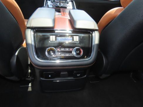 Used 2021 Lincoln Navigator Reserve w/ Luxury Package RWD image 21