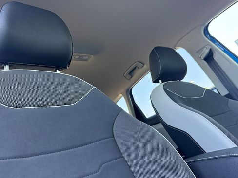 New 2025 Volkswagen Taos SE image 15