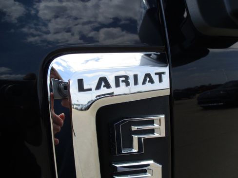 Used 2022 Ford F250 Lariat w/ Lariat Ultimate Package AWD/4WD image 14