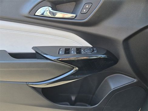 Used 2025 Chevrolet Trax LT image 27