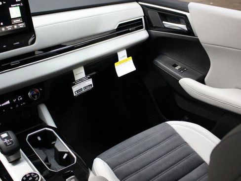 New 2025 Mitsubishi Outlander SE image 22