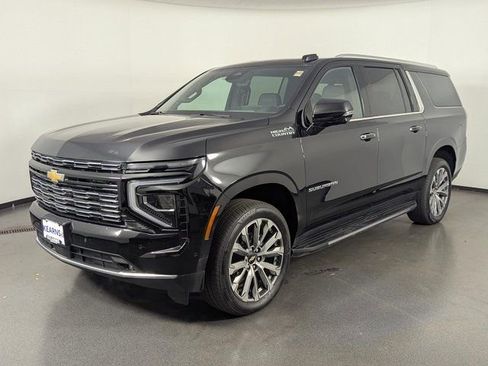Used 2025 Chevrolet Suburban High Country w/ Sun And Tow Package AWD/4WD image 4