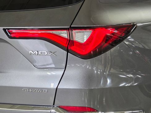 Used 2023 Acura MDX SH-AWD w/ Technology Package image 12