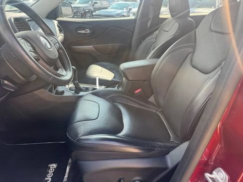 Used 2019 Jeep Cherokee Limited w/ Technology Group AWD/4WD image 8