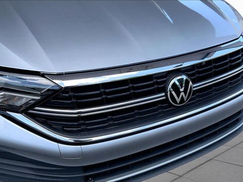 Used 2024 Volkswagen Jetta SE FWD image 30