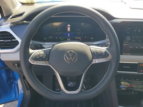 New 2026 Volkswagen Taos SE FWD image 19