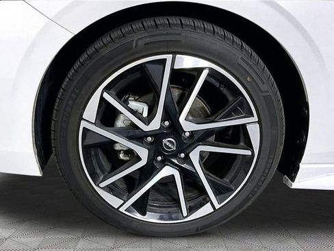 Used 2025 Nissan Sentra SR FWD image 30