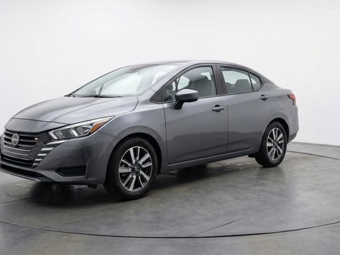 Used 2025 Nissan Versa SV FWD image 3