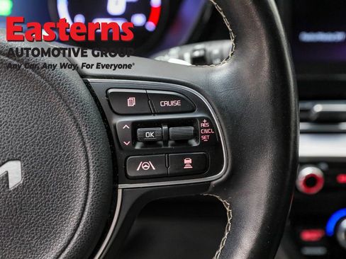 Used 2022 Kia Niro EX w/ Cold Weather Package image 16