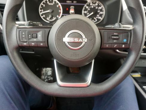 Used 2023 Nissan Rogue SV FWD image 17