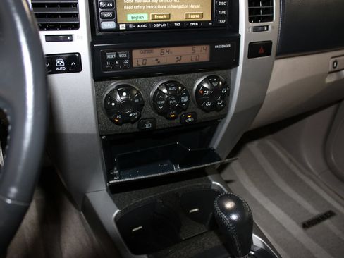 Used 2004 Toyota 4Runner Limited w/ Preferred Accessory Pkg RWD image 15