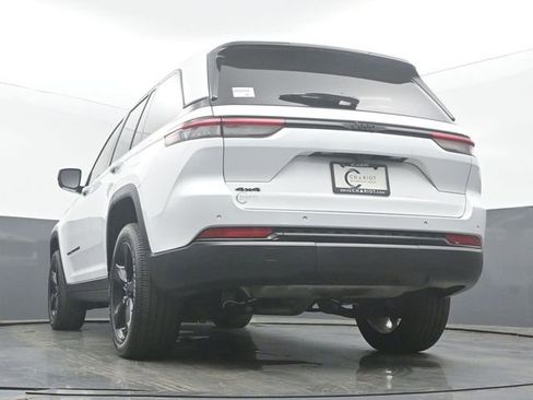 Used 2023 Jeep Grand Cherokee Altitude AWD/4WD image 47
