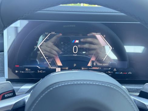 Used 2025 BMW 760i xDrive w/ Luxury Rear Seating Package image 19