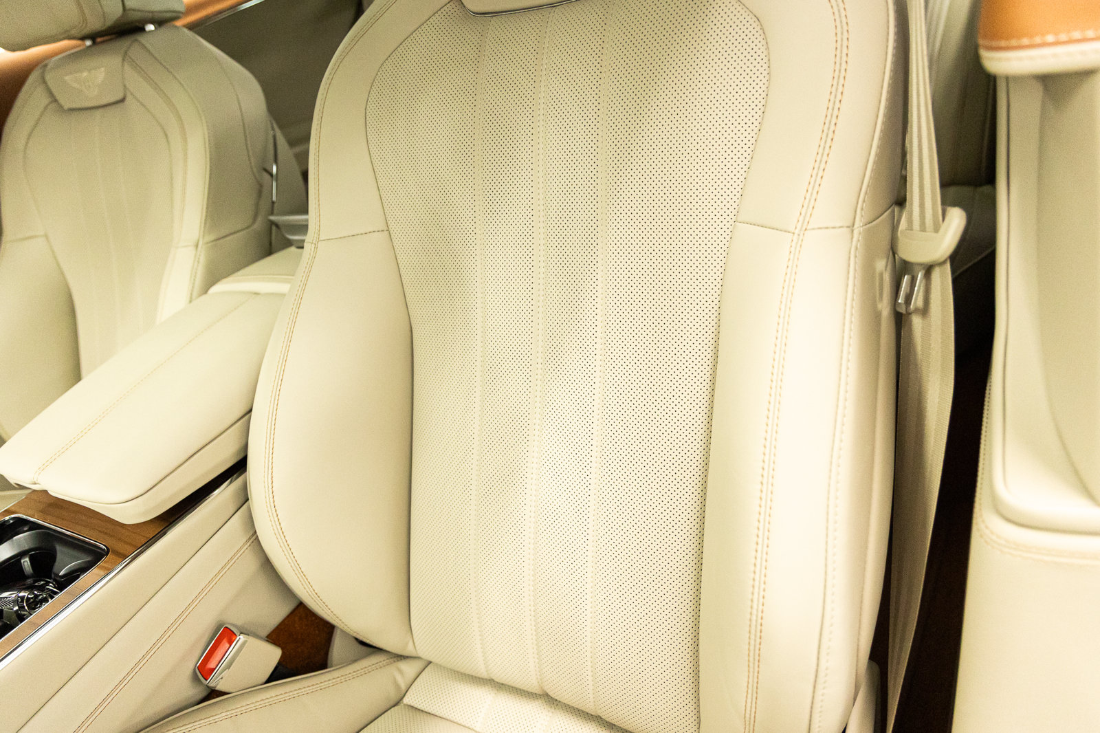 Used 2026 Bentley Flying Spur V8 AWD/4WD image 38