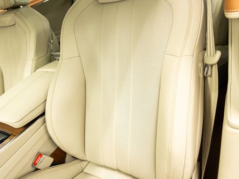 Used 2026 Bentley Flying Spur V8 AWD/4WD image 38