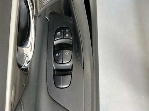 Used 2013 Nissan Altima 2.5 SL w/ Technology Pkg image 18