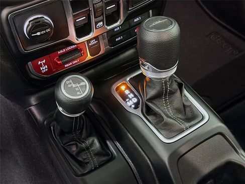 Used 2026 Jeep Gladiator Mojave w/ Safety Group AWD/4WD image 18