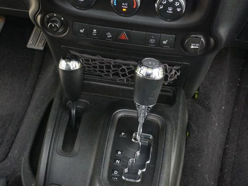 Used 2016 Jeep Wrangler Unlimited Rubicon AWD/4WD image 15