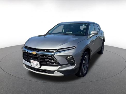 Used 2025 Chevrolet Blazer LT FWD image 7