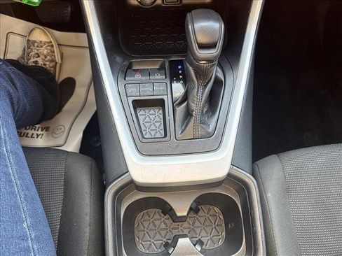 Used 2021 Toyota RAV4 LE image 16