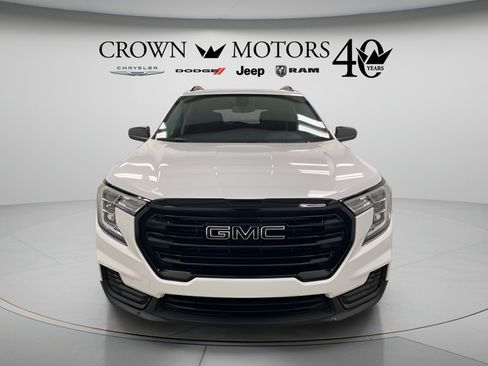 Used 2023 GMC Terrain SLE w/ Driver Convenience Package AWD/4WD image 2