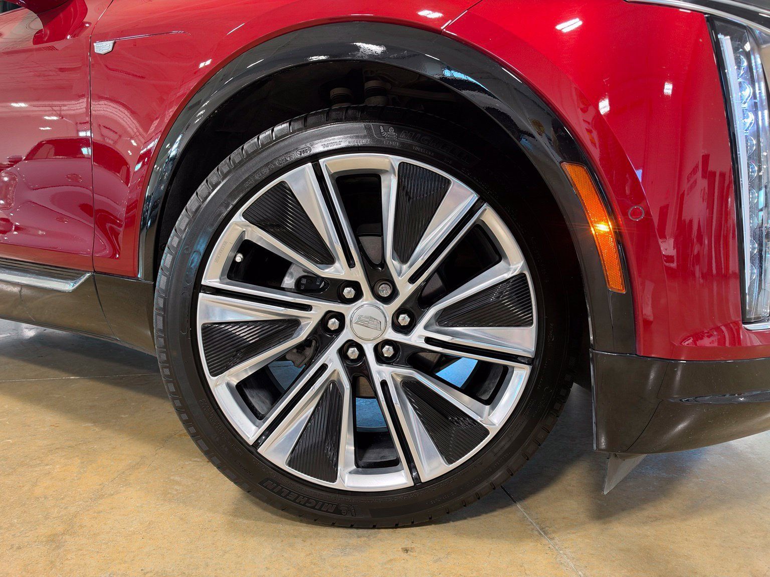 Used 2024 Cadillac Lyriq Luxury w/ LPO, Floor Liner Package AWD/4WD image 10