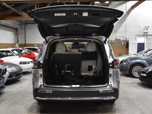 Used 2022 Toyota Sienna XLE image 47