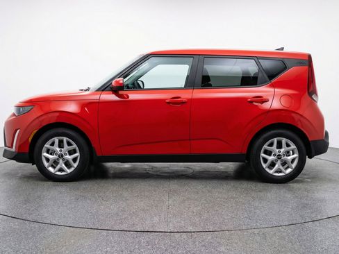 Used 2025 Kia Soul LX w/ LX Technology Package image 5