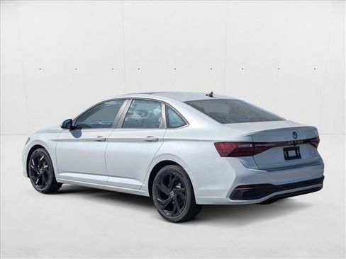 New 2025 Volkswagen Jetta SE image 9