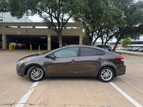 Used 2017 Kia Forte LX FWD image 5