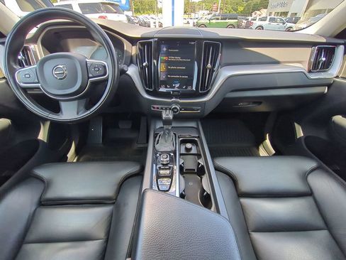 Used 2019 Volvo XC60 T5 Momentum w/ Multimedia Package AWD/4WD image 17