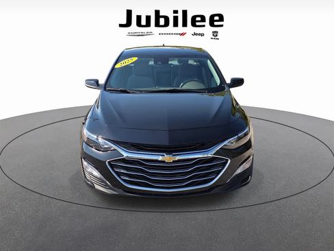 Used 2025 Chevrolet Malibu LT FWD image 2