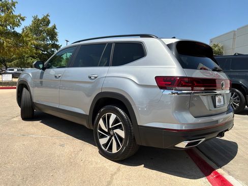 Used 2026 Volkswagen Atlas SE FWD image 8