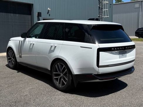Used 2025 Land Rover Range Rover SE AWD/4WD image 4