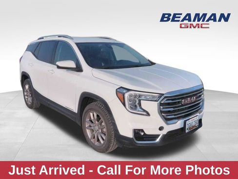 Used 2024 GMC Terrain SLT image 1
