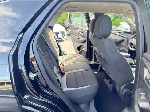 Used 2021 Chevrolet TrailBlazer LS FWD image 32