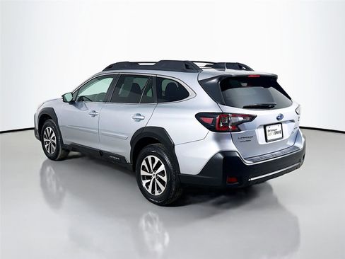 Used 2025 Subaru Outback Premium AWD/4WD image 10