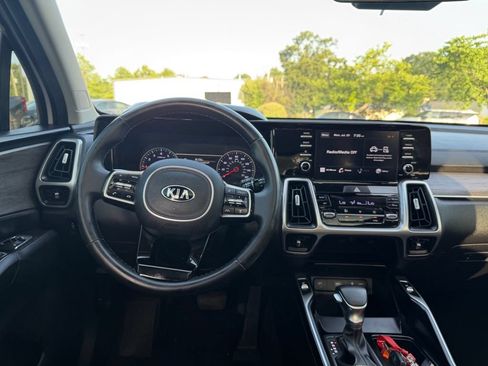 Used 2021 Kia Sorento EX w/ Panoramic Sunroof Package AWD/4WD image 18