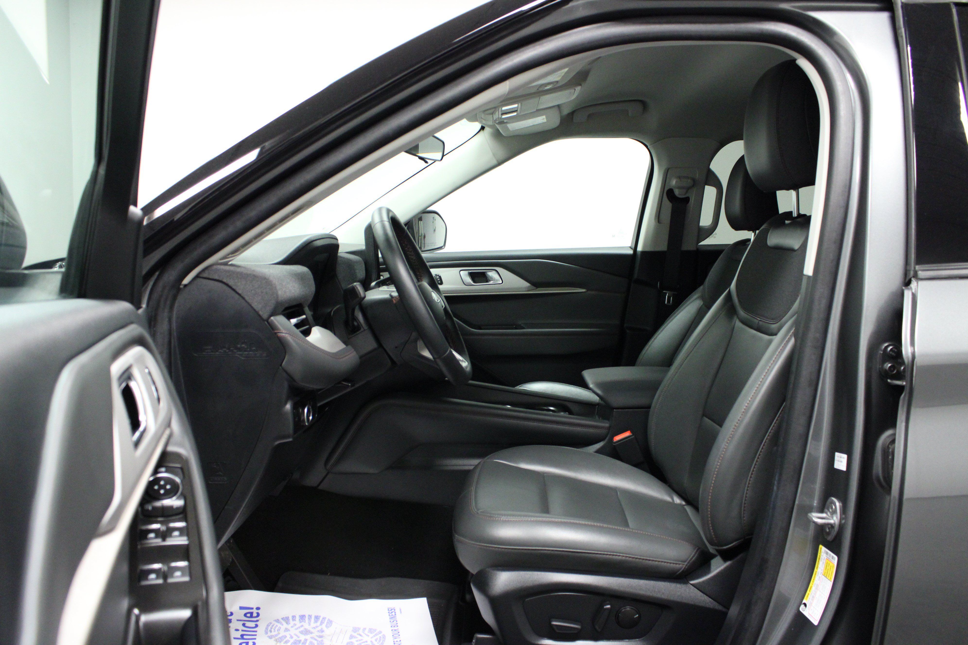 Used 2025 Ford Explorer Active w/ Active Comfort Package AWD/4WD image 12