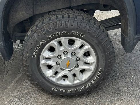 Used 2022 Chevrolet Silverado 2500 LT w/ Convenience Package AWD/4WD image 11