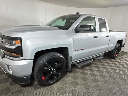 Used 2018 Chevrolet Silverado 1500 LT w/ Redline Edition AWD/4WD image 8