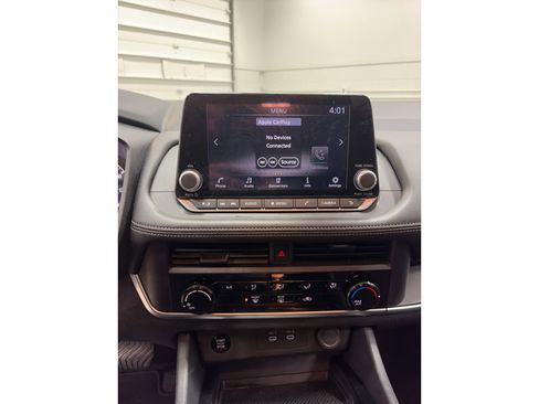 Used 2024 Nissan Rogue SV image 17