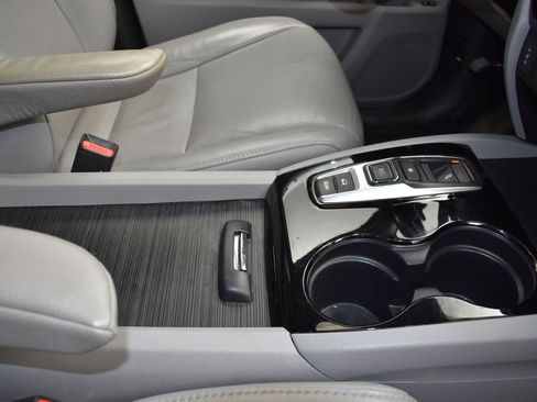 Used 2018 Honda Pilot Touring image 30