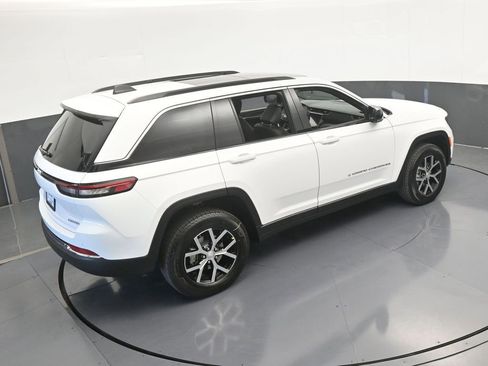 Used 2025 Jeep Grand Cherokee Limited image 46