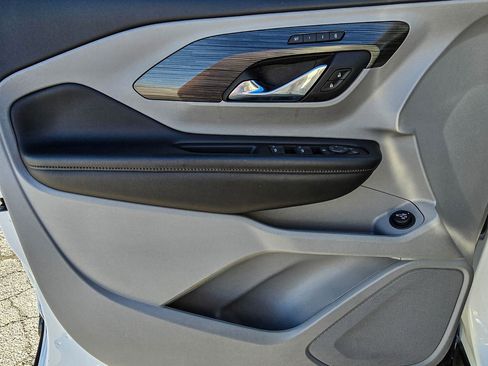 Certified 2024 GMC Terrain SLT image 6