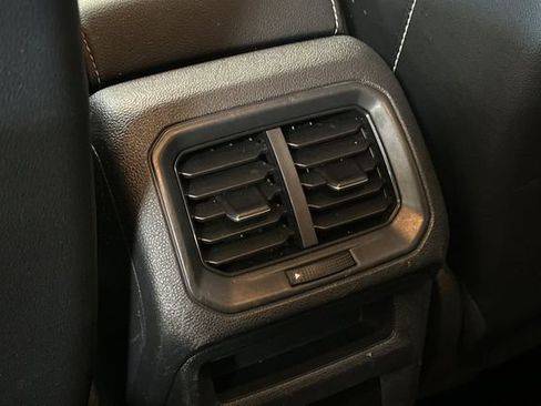 Used 2022 Volkswagen Taos SE image 16