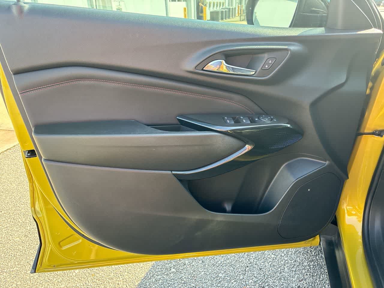 Used 2024 Chevrolet Trax RS w/ Sunroof Package FWD image 22