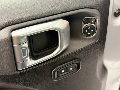 Used 2023 Jeep Wrangler Unlimited Rubicon image 18