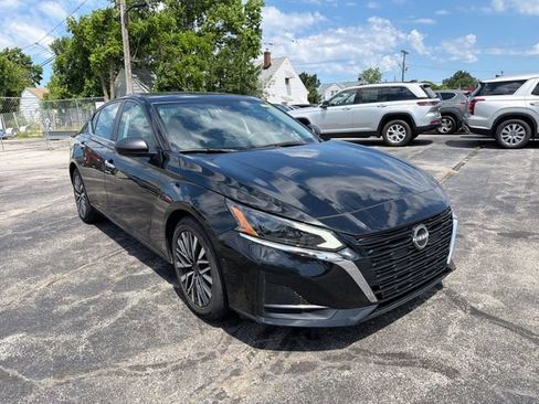 Used 2024 Nissan Altima 2.5 SV FWD image 11