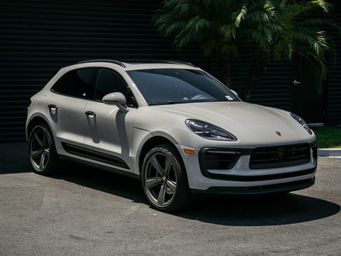 Certified 2023 Porsche Macan S AWD/4WD image 6